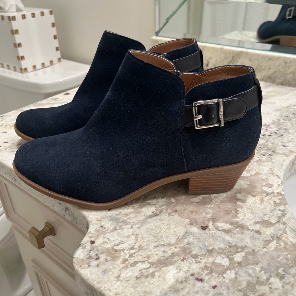 Vionic Blue suede booties